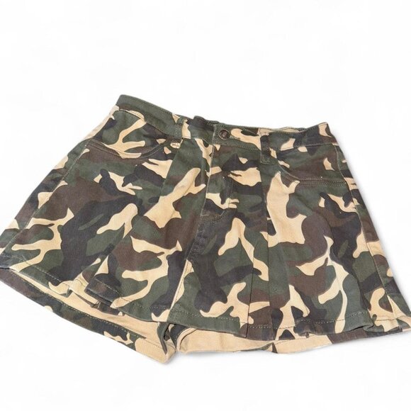 tan / green camo skirt w/ built in shorts - Picture 1 of 4